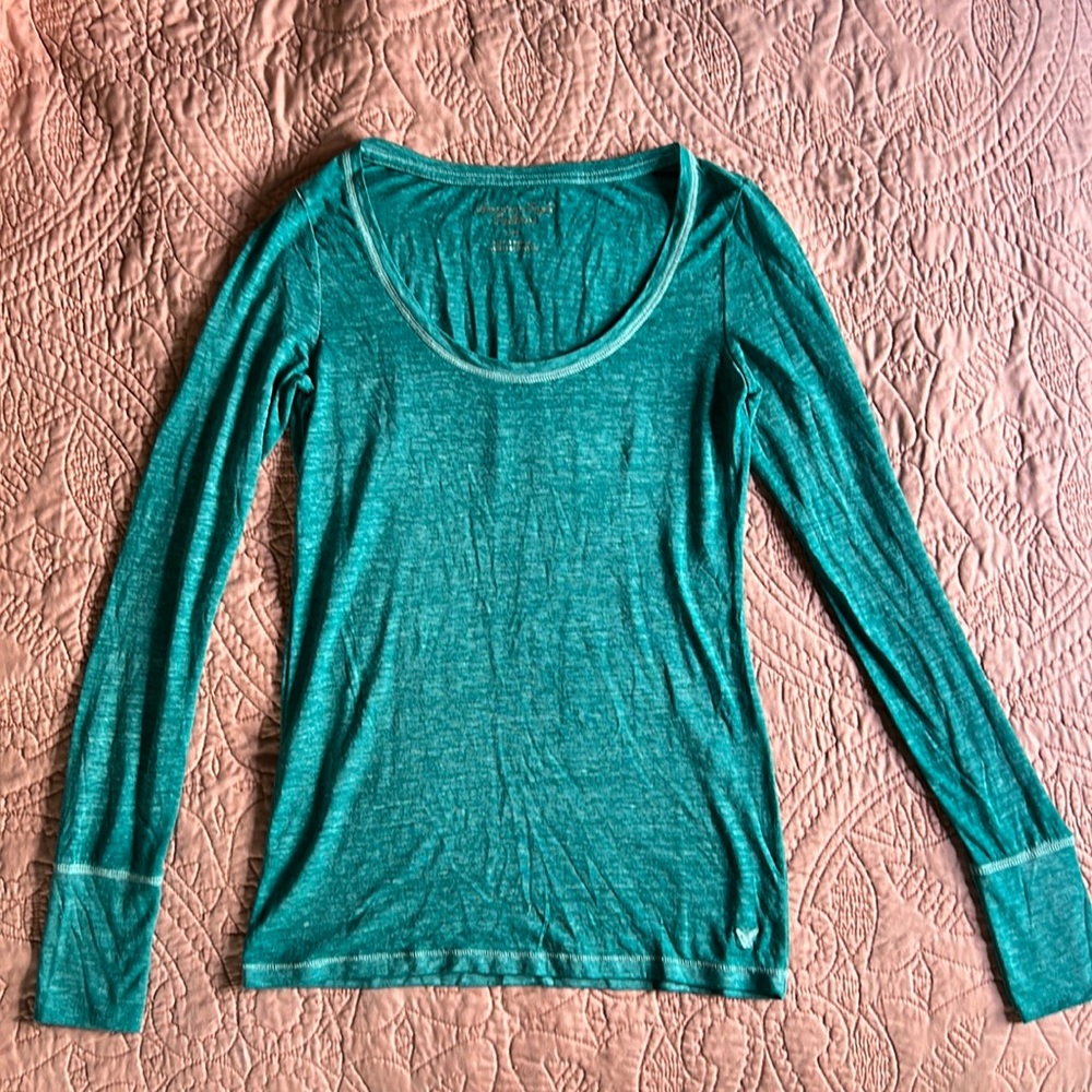 EUC American Eagle Outfitters long sleeve Tee